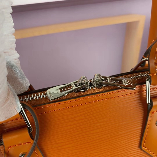 ルイヴィトンバッグ側面デザイン